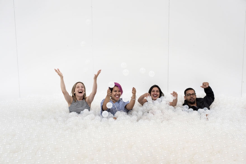 A million white bubbles in the Washington Museum. Here is a real thrill!