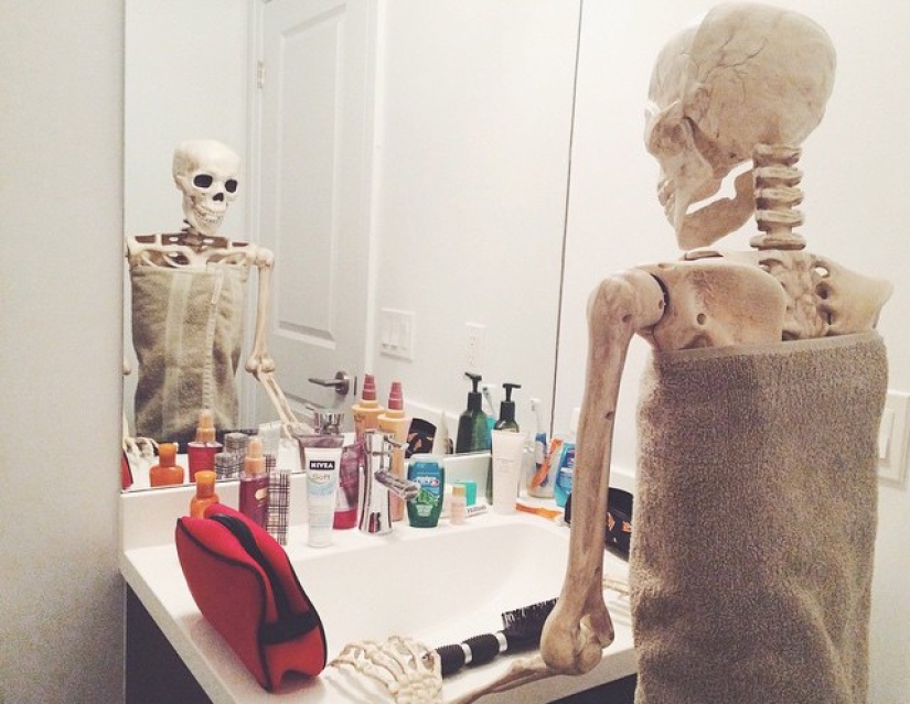 A parody of modern girls - a skeleton on Instagram