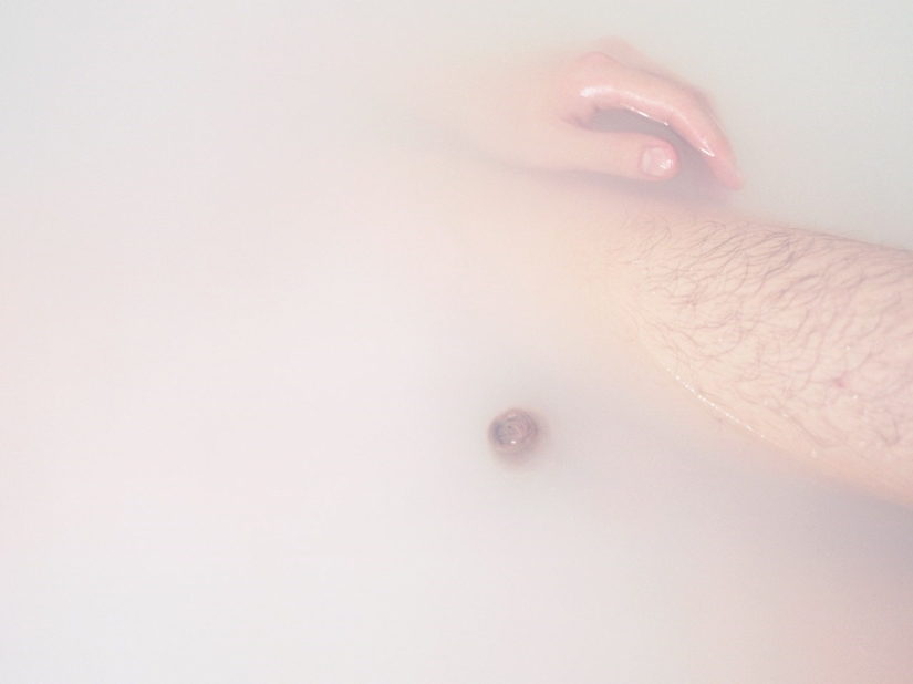 A photographer from China checked what happens when a man and a woman change gender roles