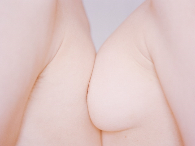 A photographer from China checked what happens when a man and a woman change gender roles