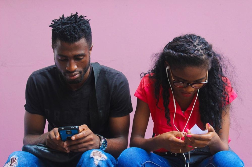 A qué ha llegado la técnica: cómo los cubanos se regocijaron con los primeros puntos de Wi-Fi del país