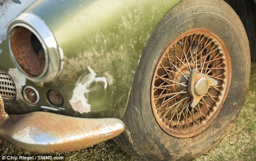 A rusty Aston Martin that has been standing in the forest for 40 years is being sold for 400 thousand dollars A rusty Aston Martin that has been standing in the forest for 40 years is being sold for 400 thousand dollars