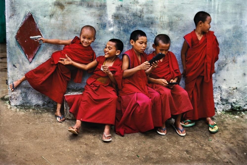 A series of photographs of the legendary Steve McCurry "The Power of the Game"