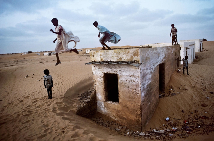 A series of photographs of the legendary Steve McCurry "The Power of the Game"