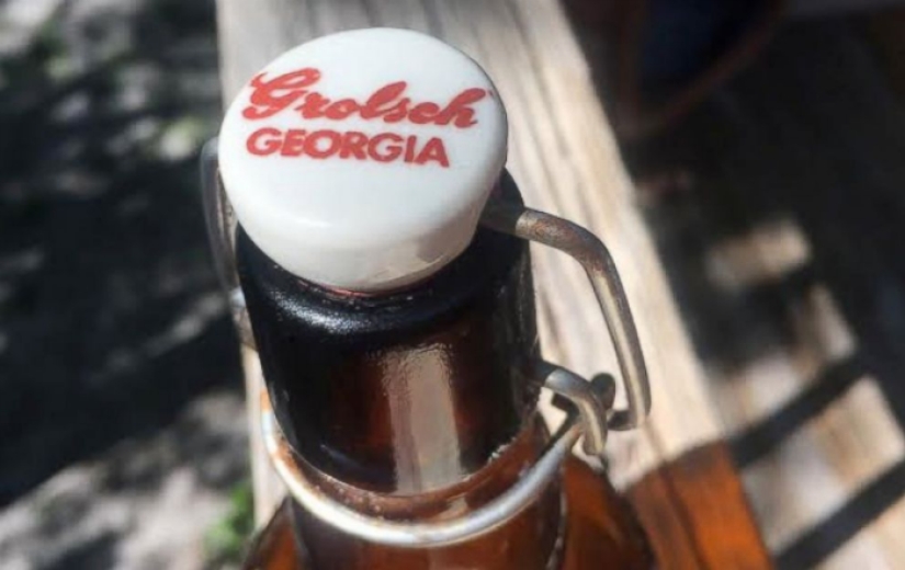 A student sent a note to the ocean and received it 36 years later