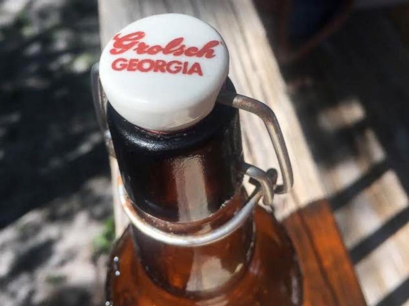 A student sent a note to the ocean and received it 36 years later