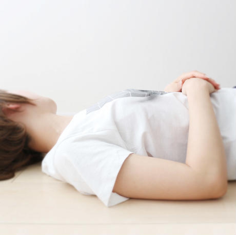 A T-shirt with an optical illusion creates breasts out of nothing A T-shirt with an optical illusion creates breasts out of nothing