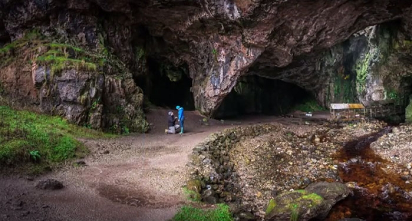 A woman has been wearing an engagement ring for more than a year without even realizing it A woman has been wearing an engagement ring for more than a year without even realizing it