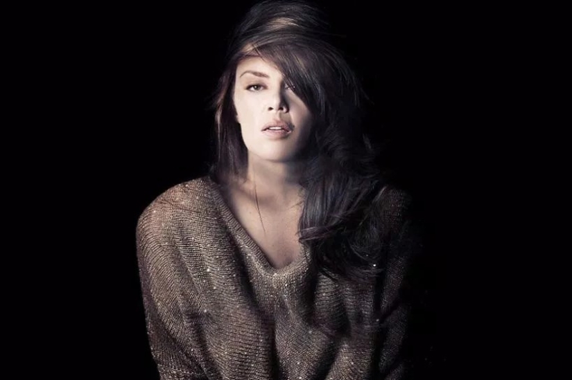 A woman single-handedly reincarnated as 15 famous personalities A woman single-handedly reincarnated as 15 famous personalities