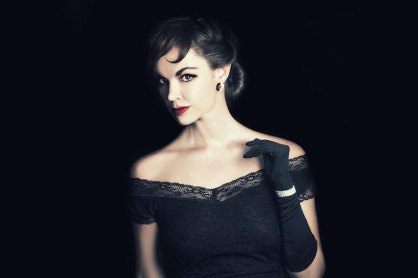 A woman single-handedly reincarnated as 15 famous personalities A woman single-handedly reincarnated as 15 famous personalities