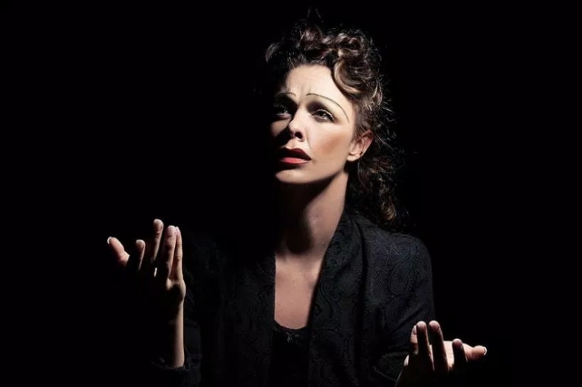 A woman single-handedly reincarnated as 15 famous personalities A woman single-handedly reincarnated as 15 famous personalities