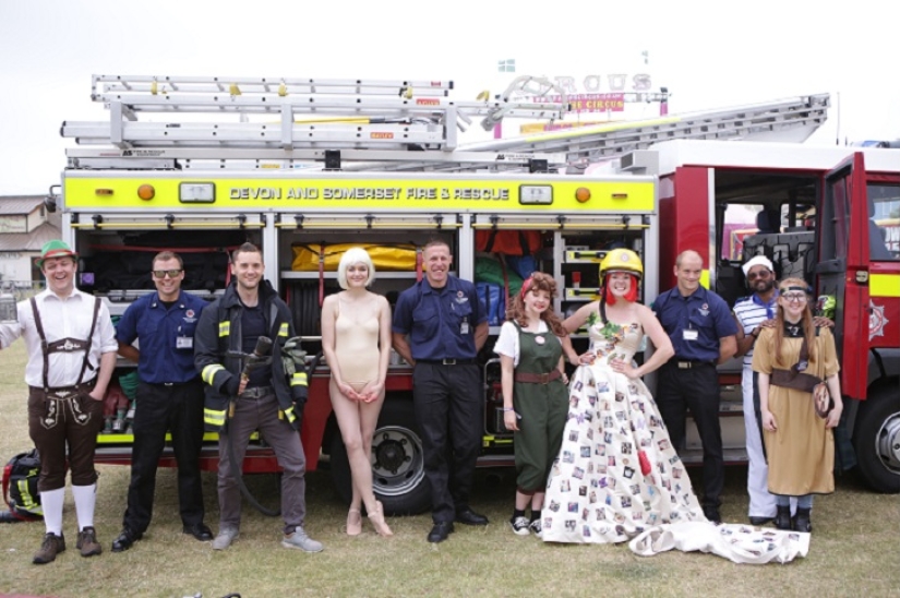 A woman wore fancy dress every day for a whole year.