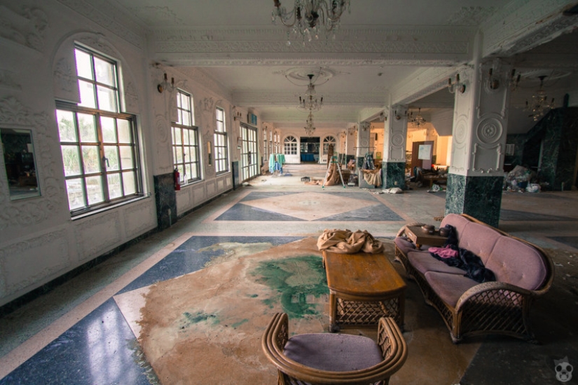 Abandoned hotel in Japan Abandoned hotel in Japan