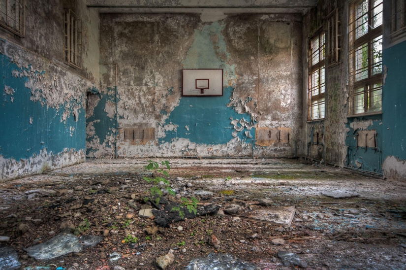 Abandoned schools and universities around the world Abandoned schools and universities around the world