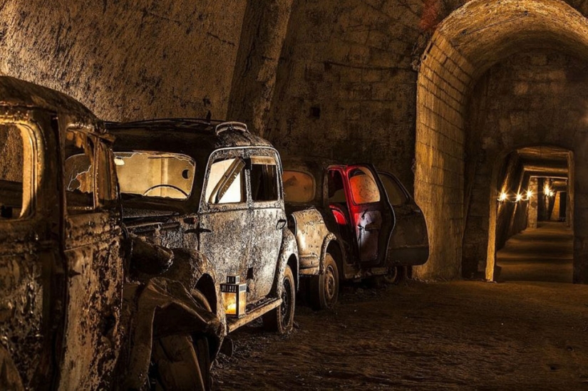 Abandoned tunnel under Naples, which became a crypt for cars