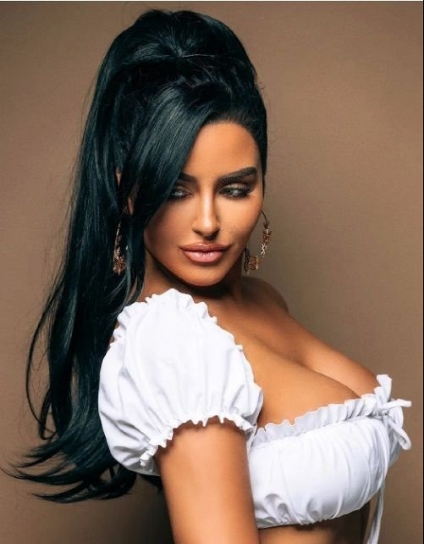 Abigail Ratchford es una modelo de élite en el mundo de la belleza