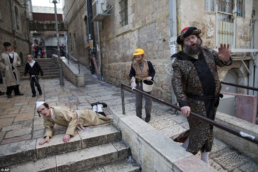 Absolute Mazl tov: How Jews in Jerusalem celebrated Purim