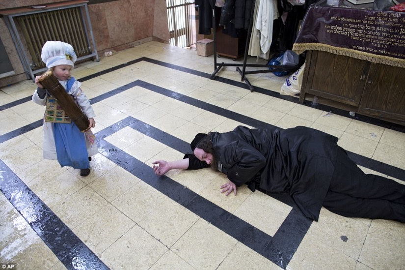 Absolute Mazl tov: How Jews in Jerusalem celebrated Purim