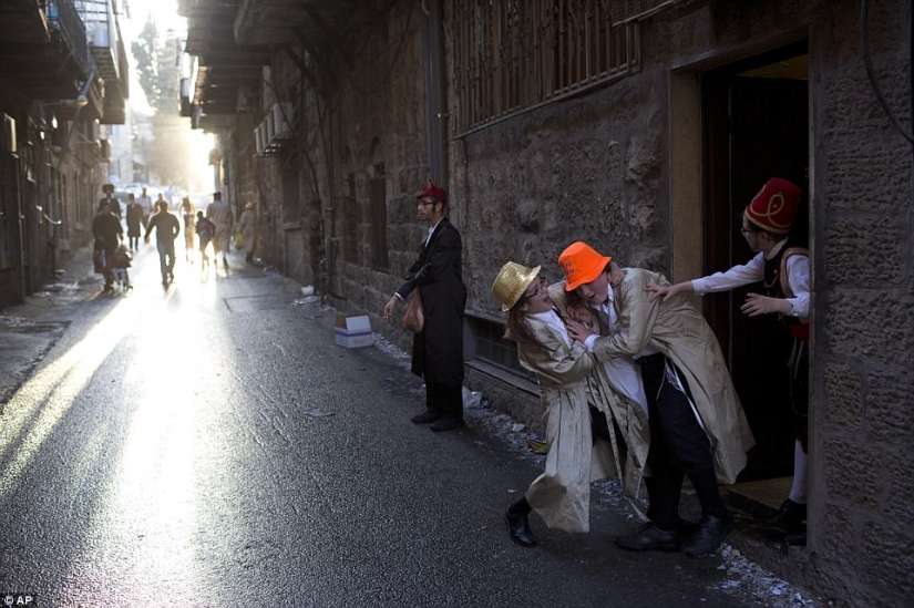 Absolute Mazl tov: How Jews in Jerusalem celebrated Purim