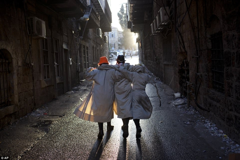 Absolute Mazl tov: How Jews in Jerusalem celebrated Purim