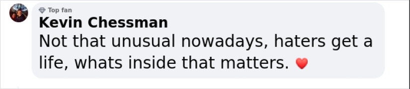 Abuela de 41 años, cubierta de docenas de tatuajes y piercings, dice que su apariencia aún no está completa Abuela de 41 años, cubierta de docenas de tatuajes y piercings, dice que su apariencia aún no está completa