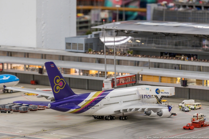 Aeropuerto de juguete para niños grandes por 4 4.8 millones Aeropuerto de juguete para niños grandes por 4 4.8 millones