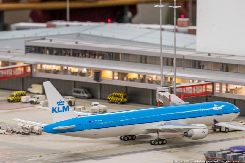 Aeropuerto de juguete para niños grandes por 4 4.8 millones Aeropuerto de juguete para niños grandes por 4 4.8 millones