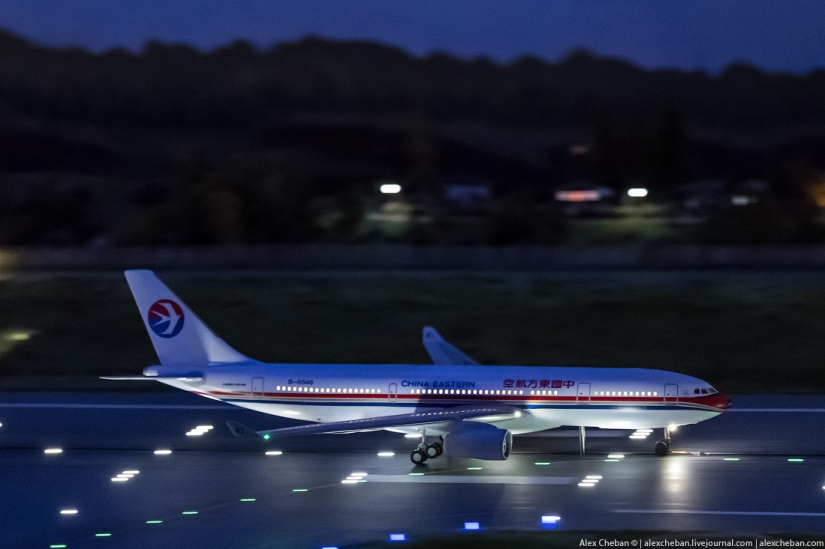 Aeropuerto de juguete para niños grandes por 4 4.8 millones Aeropuerto de juguete para niños grandes por 4 4.8 millones