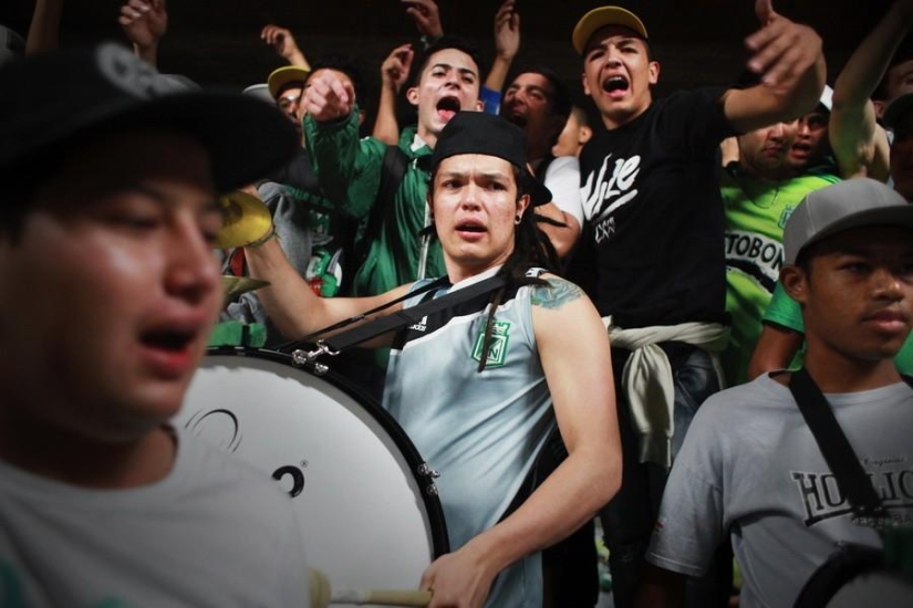 Aficionados al fútbol colombiano