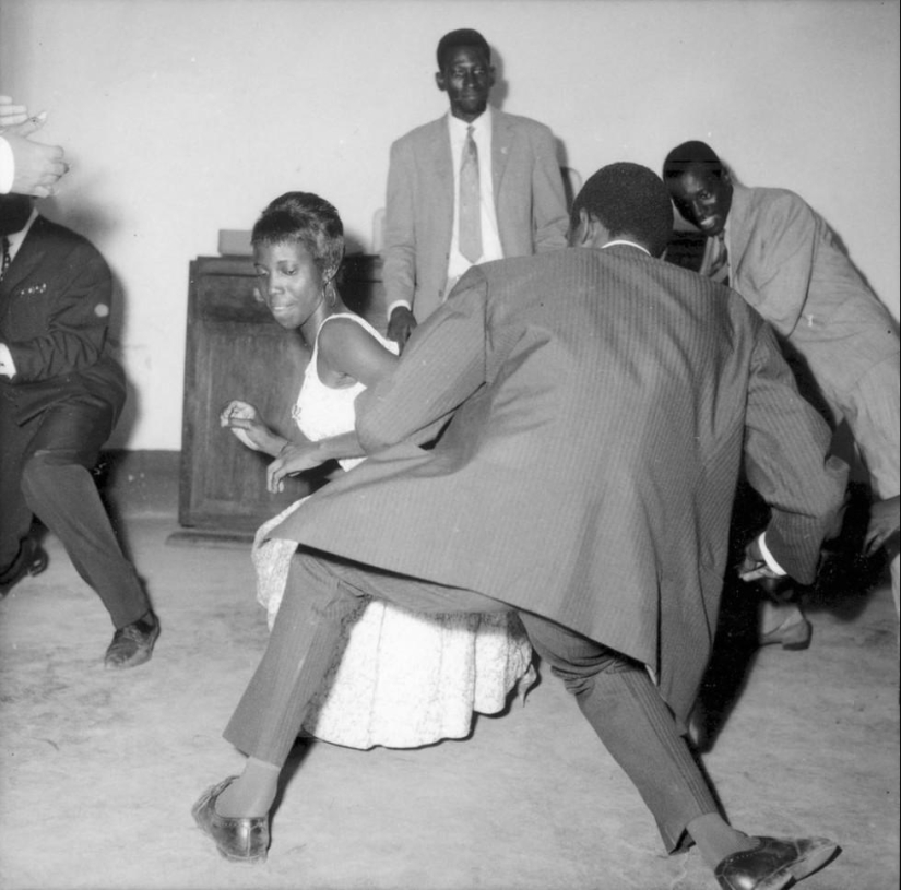 Africa in the 50s-70s of the last century through the lens of Malik Sidibé