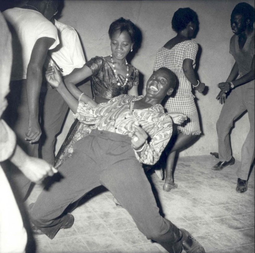 Africa in the 50s-70s of the last century through the lens of Malik Sidibé
