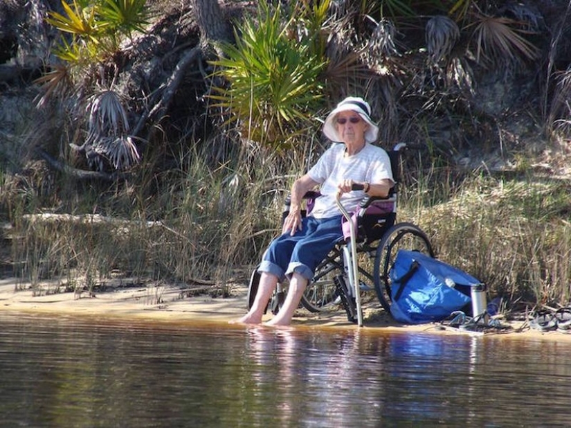 After learning the diagnosis, she refused cancer treatment and went on a road trip After learning the diagnosis, she refused cancer treatment and went on a road trip