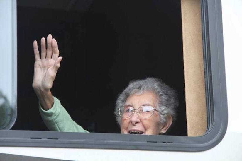 After learning the diagnosis, she refused cancer treatment and went on a road trip After learning the diagnosis, she refused cancer treatment and went on a road trip