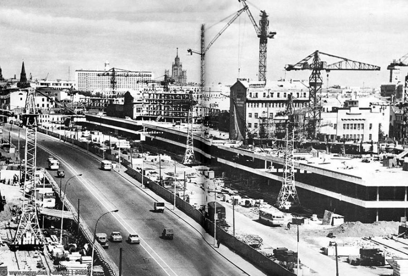 Ah, Arbat, mi Arbat... Ah, Arbat, mi Arbat...