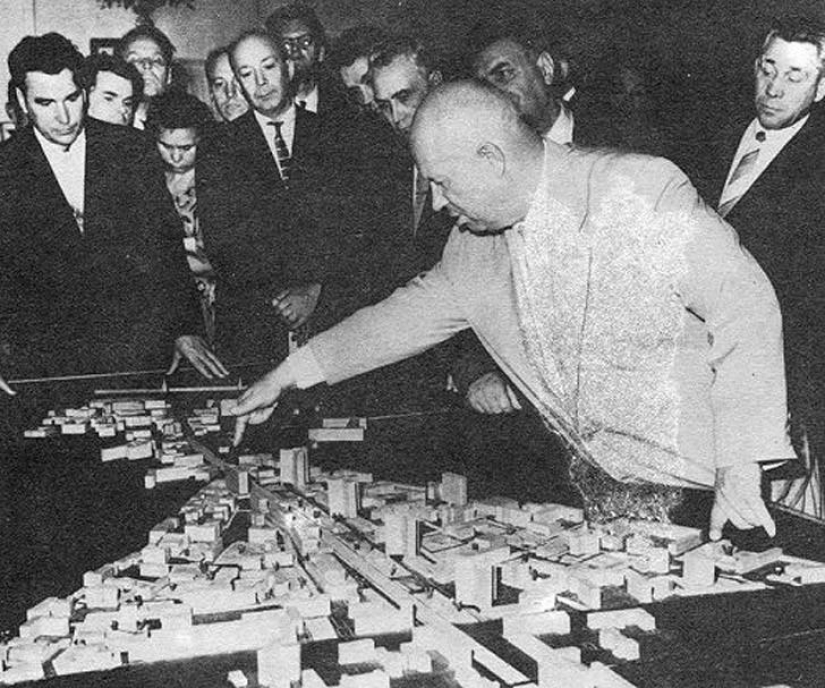 Ah, Arbat, mi Arbat... Ah, Arbat, mi Arbat...