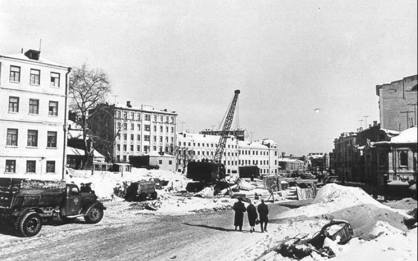 Ah, Arbat, my Arbat... Ah, Arbat, my Arbat...