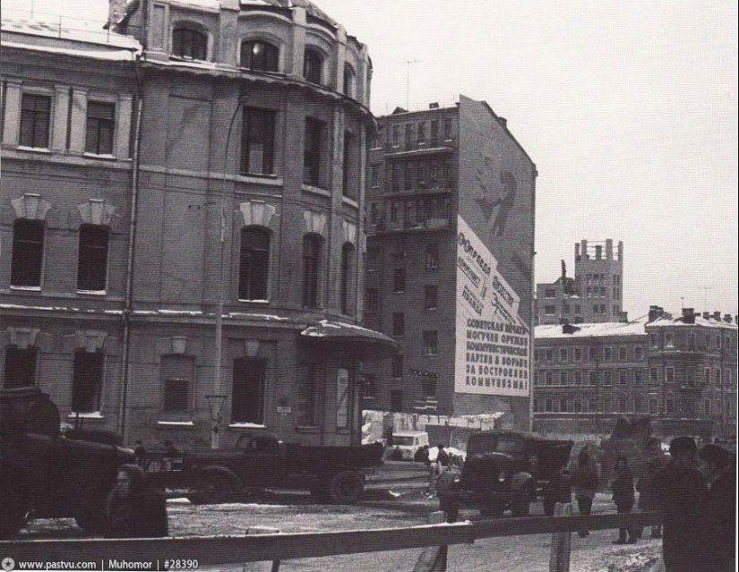 Ah, Arbat, my Arbat... Ah, Arbat, my Arbat...