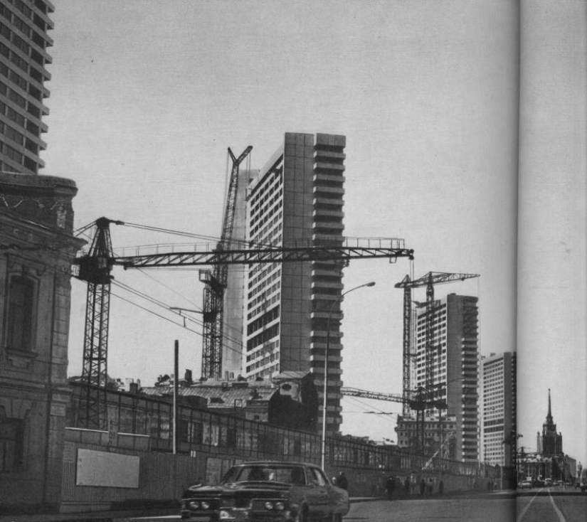 Ah, Arbat, my Arbat... Ah, Arbat, my Arbat...