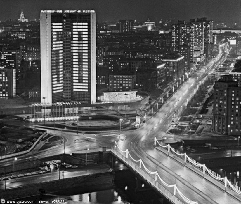 Ah, Arbat, my Arbat... Ah, Arbat, my Arbat...