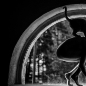 Al borde de la luz y la sombra: fotografías eróticas de Andris Apsheniks