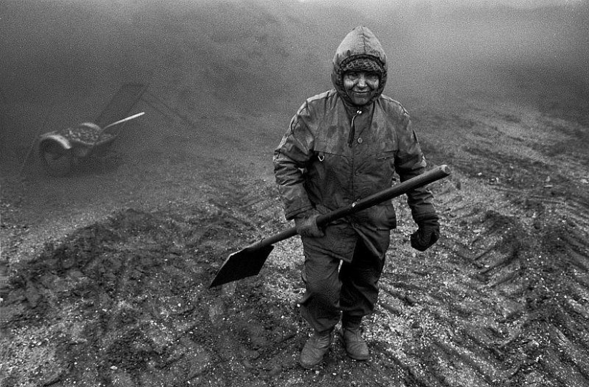 Alexander Chekmenev - "Donbass": La vida real de los mineros