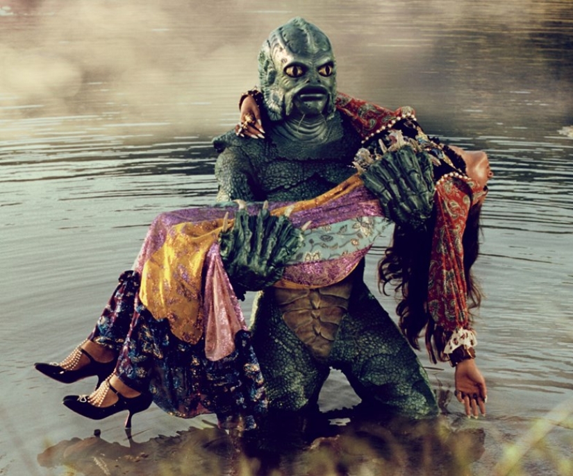 Alienígenas y dinosaurios vintage en el nuevo anuncio loco de Gucci