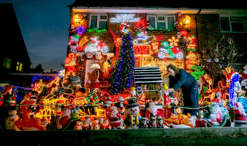 All the best at once: Christmas fans decorated the house with everything they could