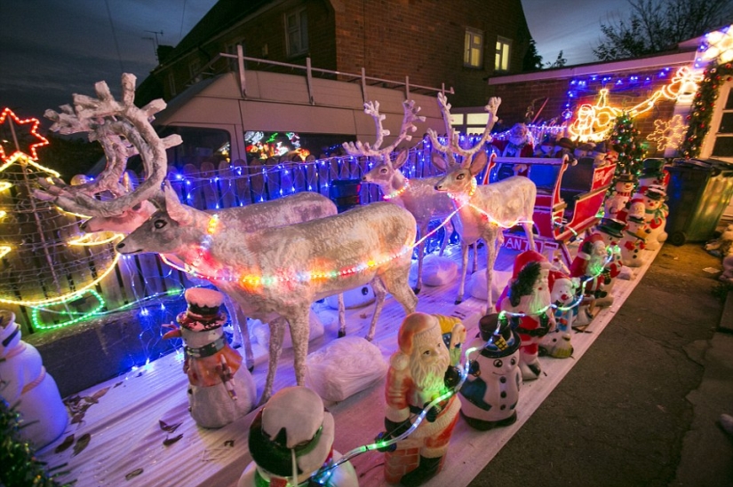 All the best at once: Christmas fans decorated the house with everything they could