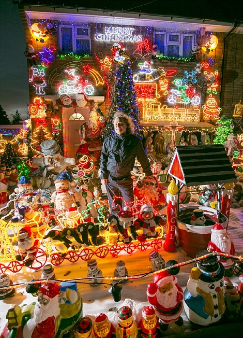 All the best at once: Christmas fans decorated the house with everything they could