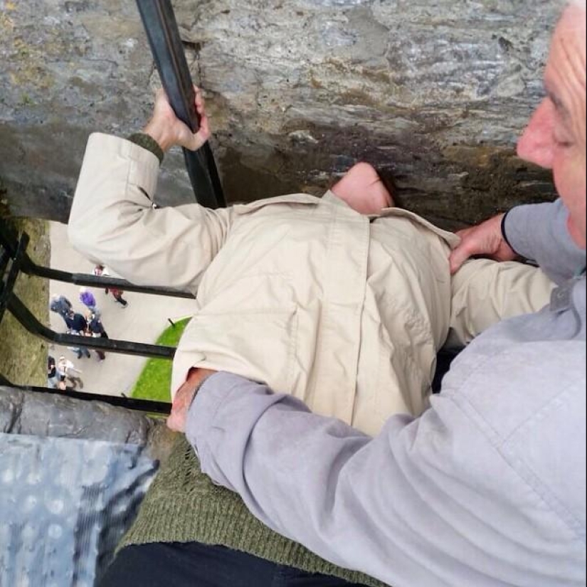 All tourists do it All tourists do it