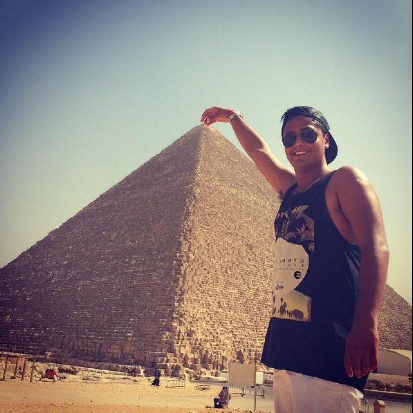 All tourists do it All tourists do it