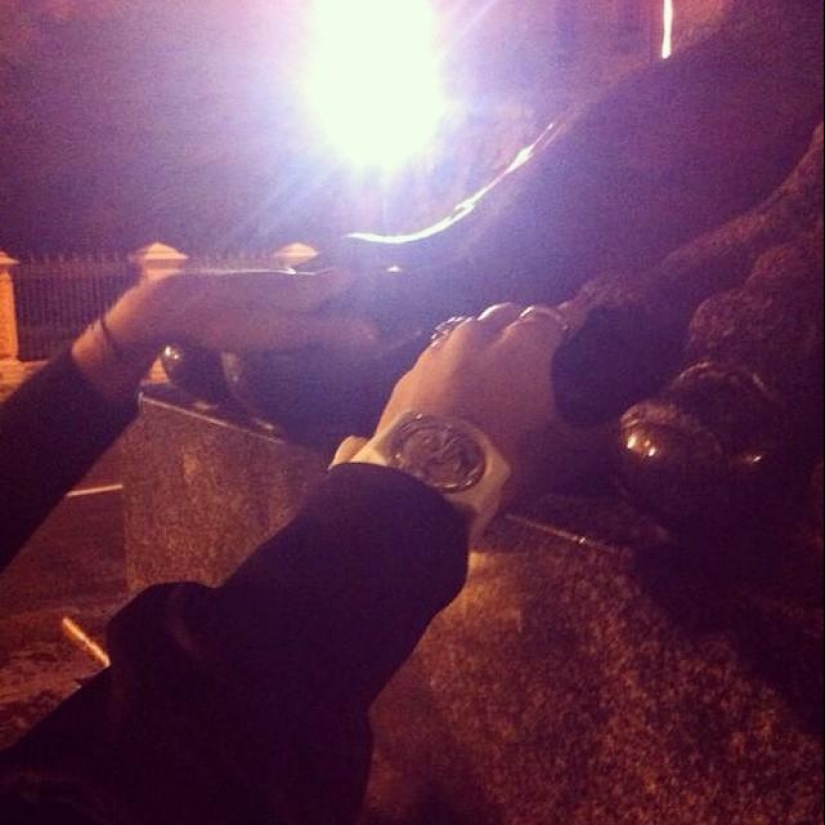 All tourists do it All tourists do it