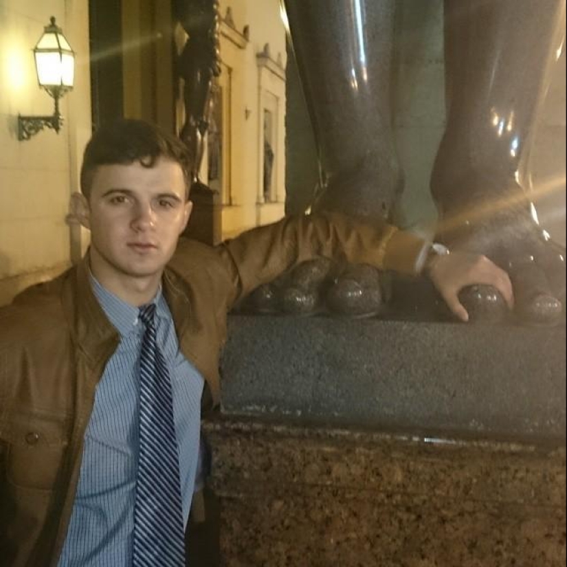 All tourists do it All tourists do it