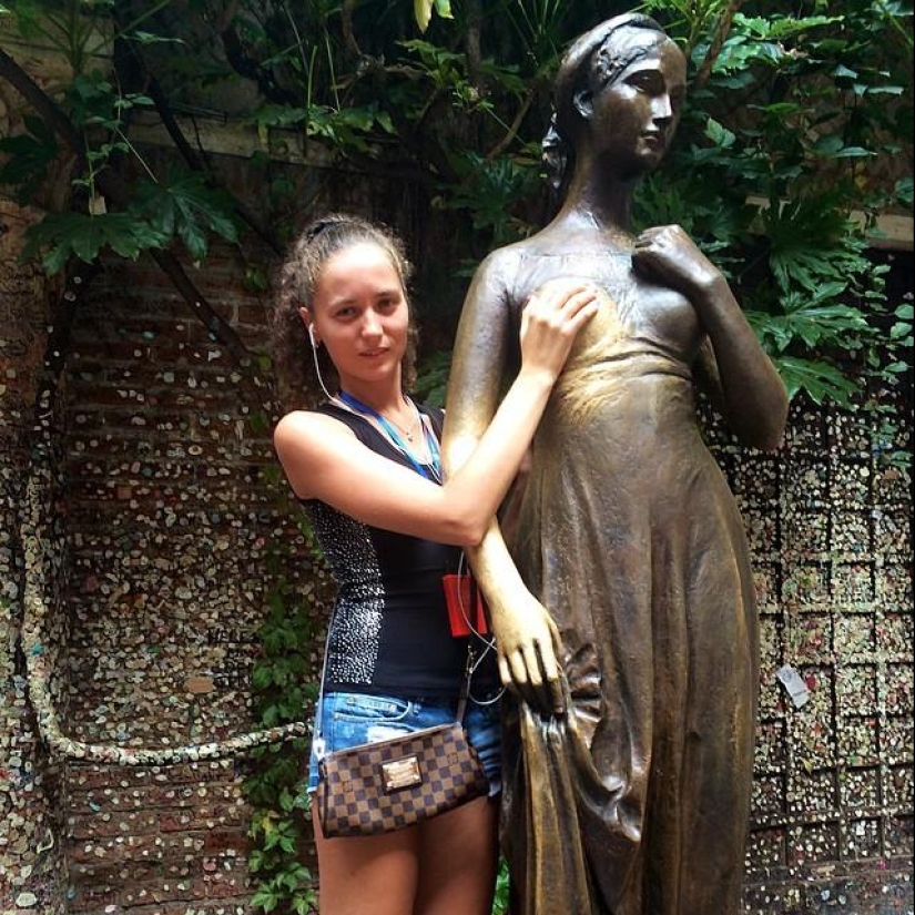 All tourists do it All tourists do it